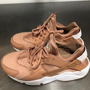 Women's Nike Air Huarache Rose Gold size 7